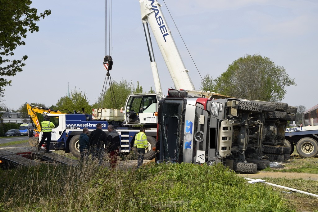 Schwerer VU LKW Zug Bergheim Kenten Koelnerstr P434.JPG - Miklos Laubert